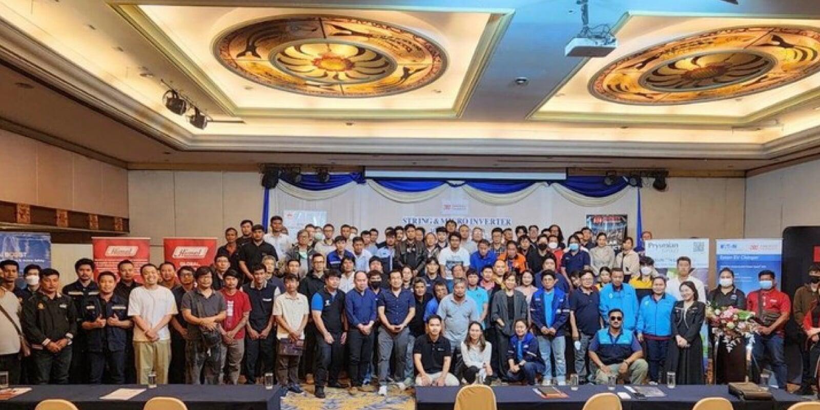 ภาพบรรยากาศงาน "สัมนาให้ความรู้หัวข้อ Microinverter เเละ String inverter" สำหรับผู้ประกอบการในอุตสาหกรรมโซลาร์เซลล์ ที่จังหวัดพิษณุโลก